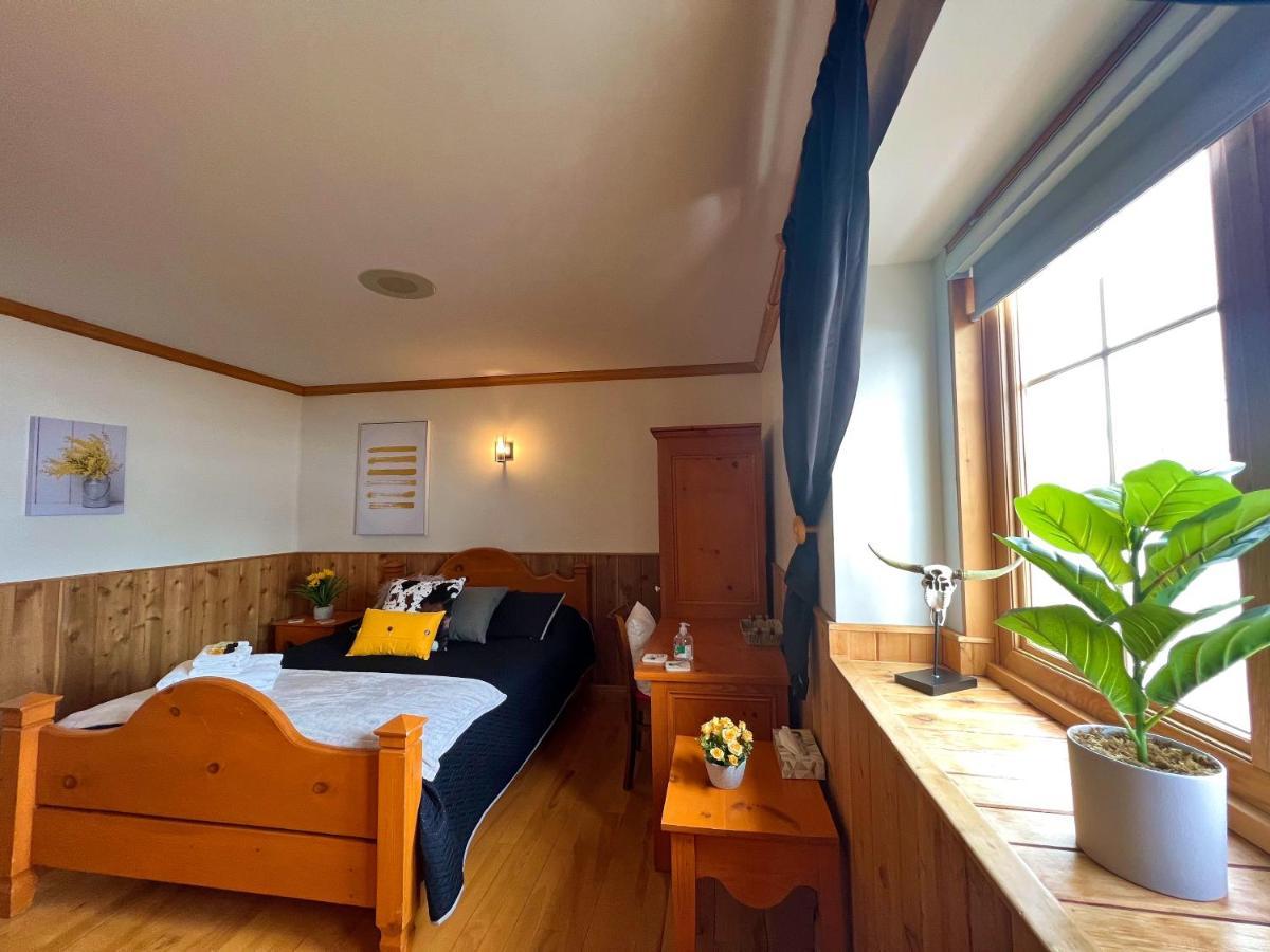 Auberge Au Poste De Traite Sainte-Famille エクステリア 写真