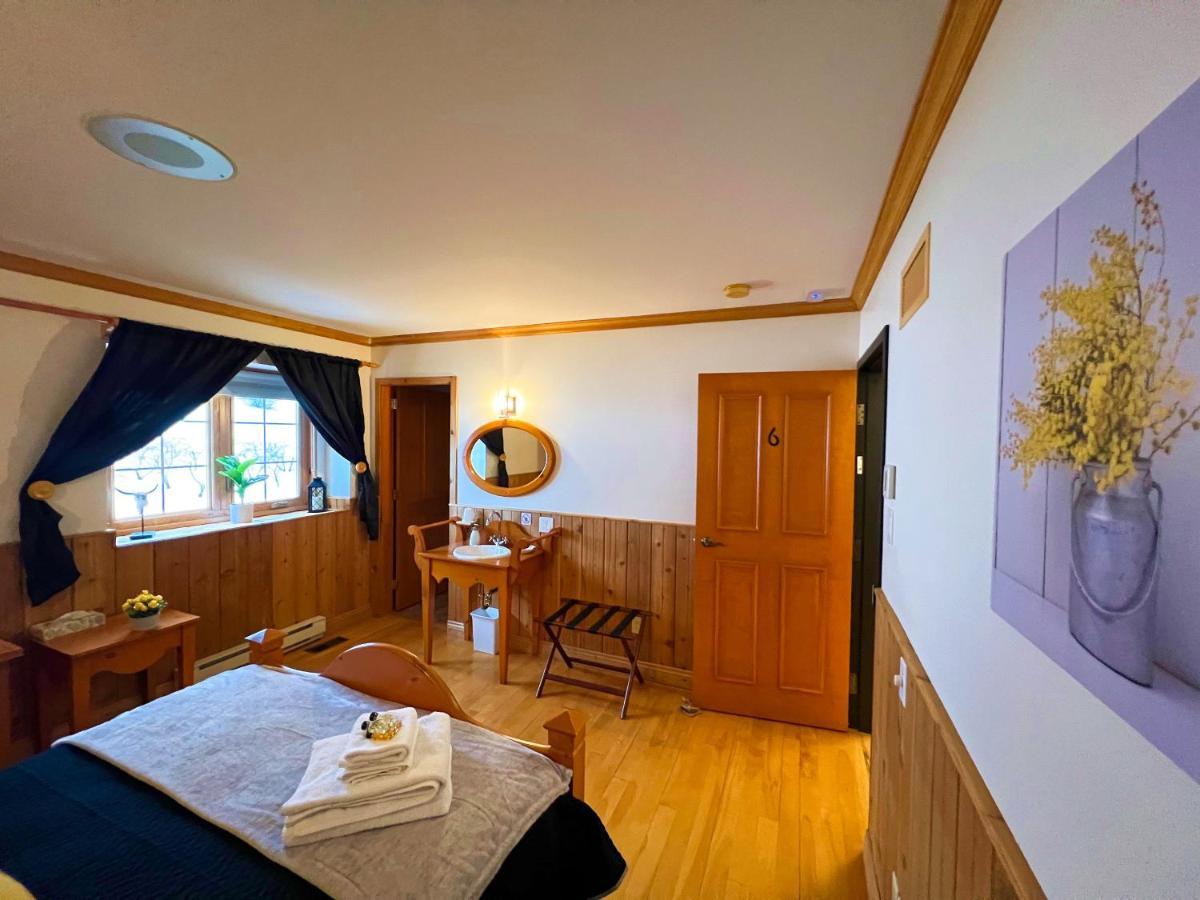 Auberge Au Poste De Traite Sainte-Famille エクステリア 写真