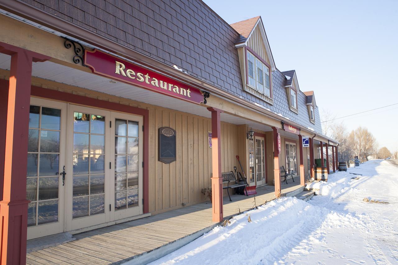 Auberge Au Poste De Traite Sainte-Famille エクステリア 写真