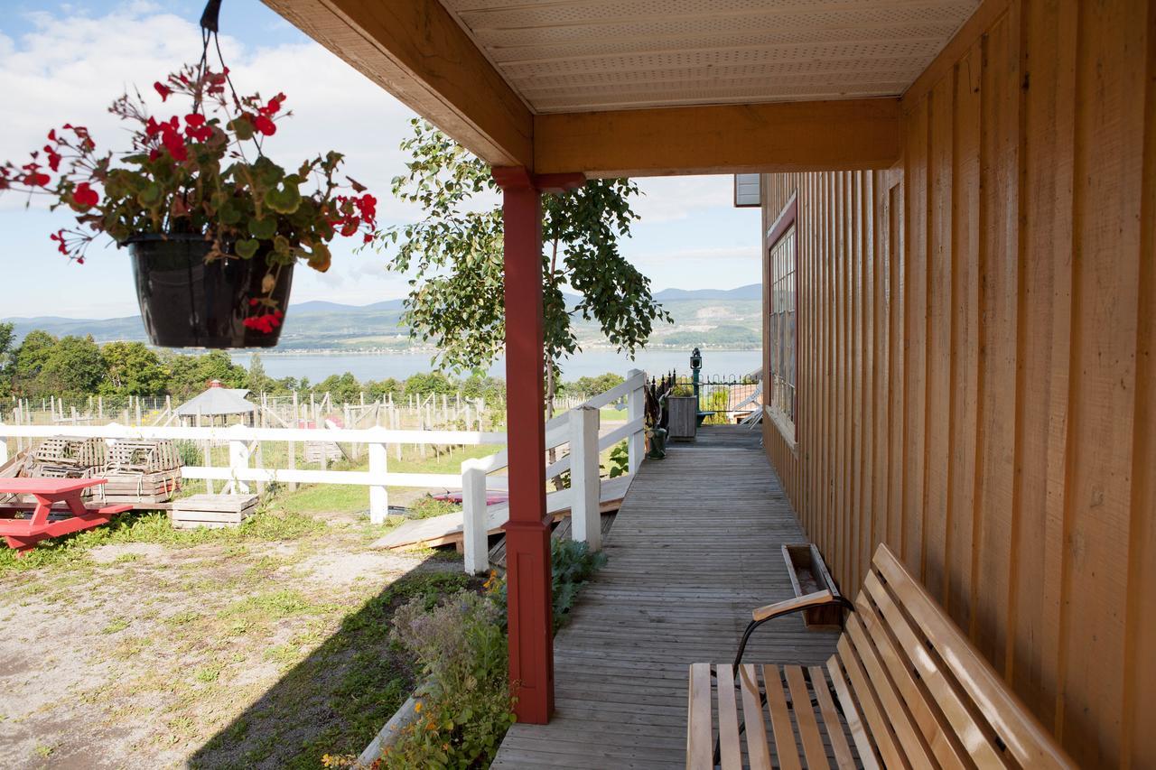 Auberge Au Poste De Traite Sainte-Famille エクステリア 写真